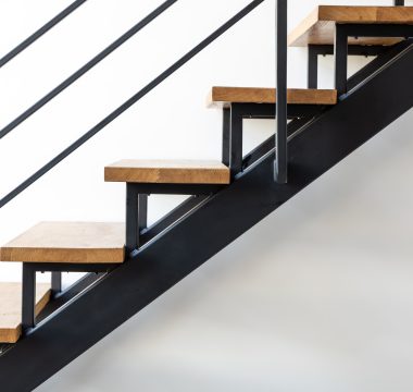 Escalier métal et bois : le mariage parfait entre design et chaleur